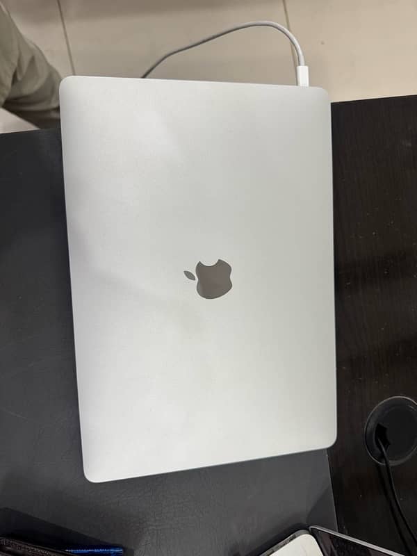 Macbook air 19 8/256 2