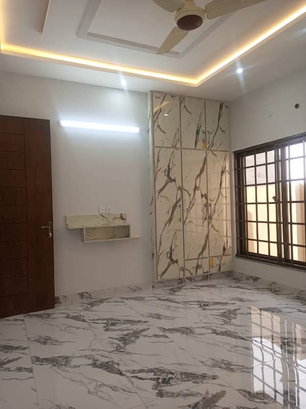 10 MARLA BEAUTIFUL UPPER PORTION AVAILABLE FOR RENT IN PRIME LOCATION IN WAPDA TOWN 0