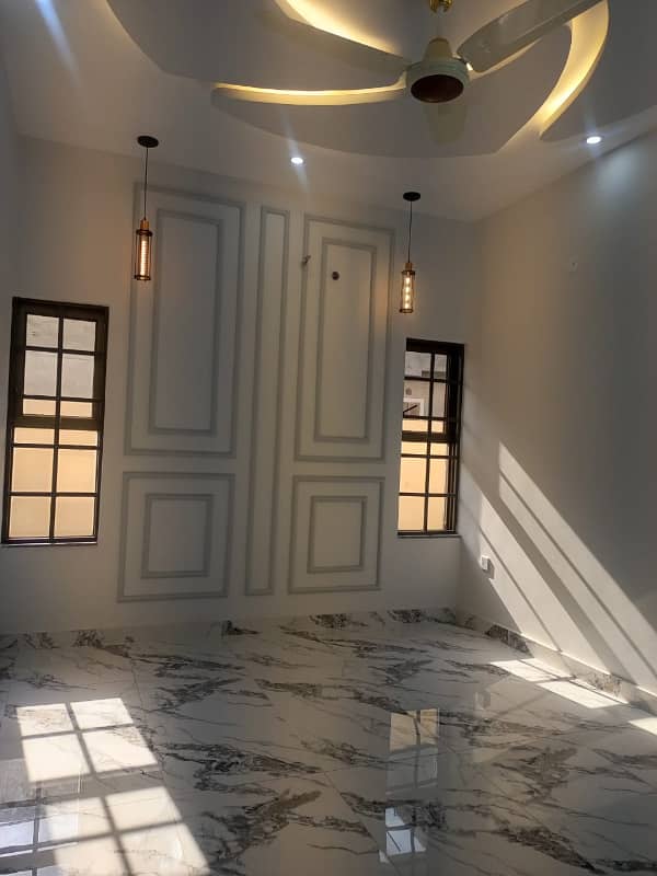 10 MARLA BEAUTIFUL UPPER PORTION AVAILABLE FOR RENT IN PRIME LOCATION IN WAPDA TOWN 3