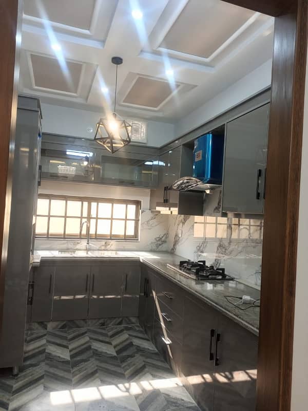 10 MARLA BEAUTIFUL UPPER PORTION AVAILABLE FOR RENT IN PRIME LOCATION IN WAPDA TOWN 10