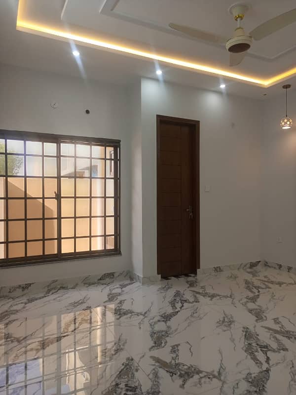 10 MARLA BEAUTIFUL UPPER PORTION AVAILABLE FOR RENT IN PRIME LOCATION IN WAPDA TOWN 12