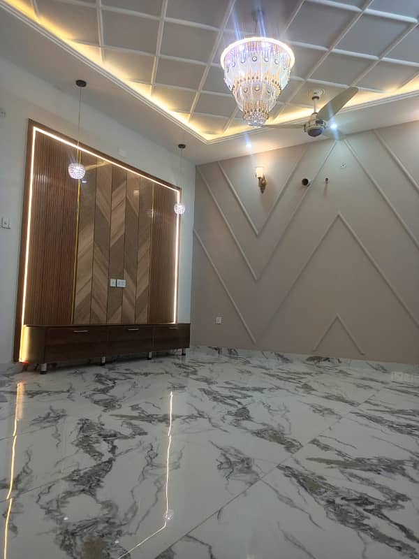 10 MARLA BEAUTIFUL UPPER PORTION AVAILABLE FOR RENT IN PRIME LOCATION IN WAPDA TOWN 15