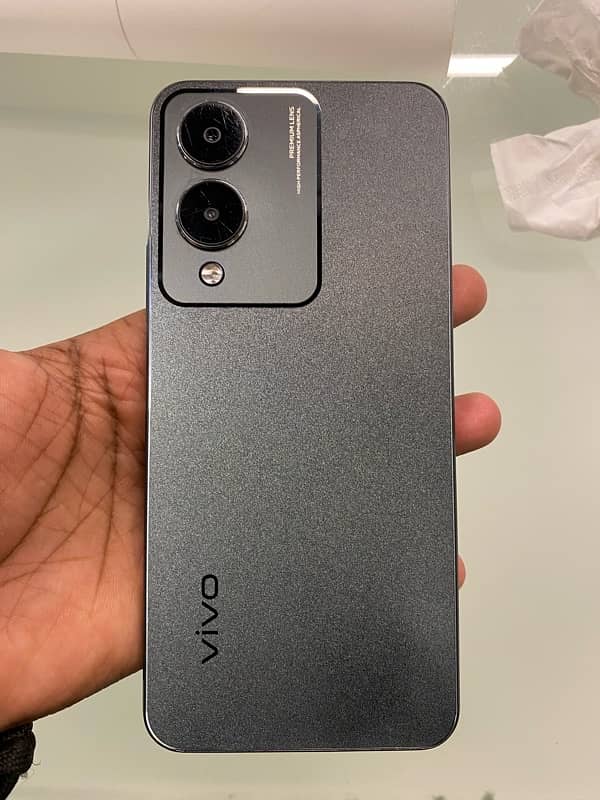 Vivo Y17s 3