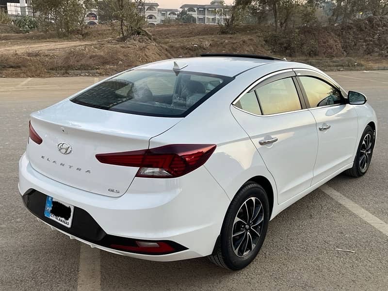 Hyundai Elantra 2021 3