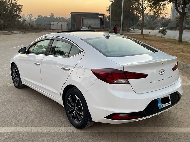 Hyundai Elantra 2021 5