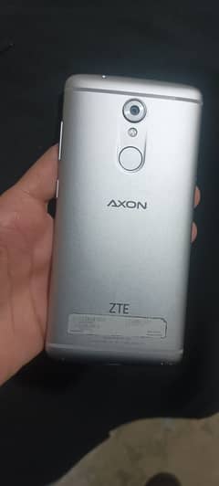 ZTE axon