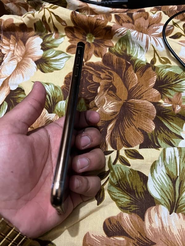 i phone XS max 256 Gold 4