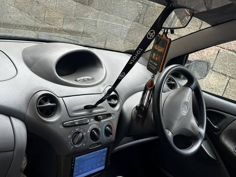 Toyota Vitz 2001 8