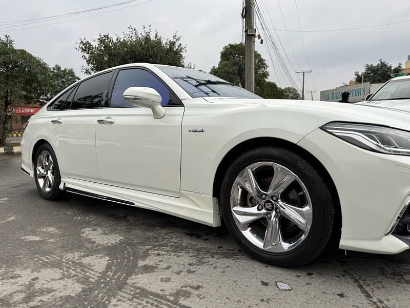 Toyota Crown 2018 3