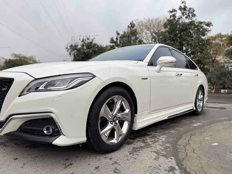 Toyota Crown 2018 4