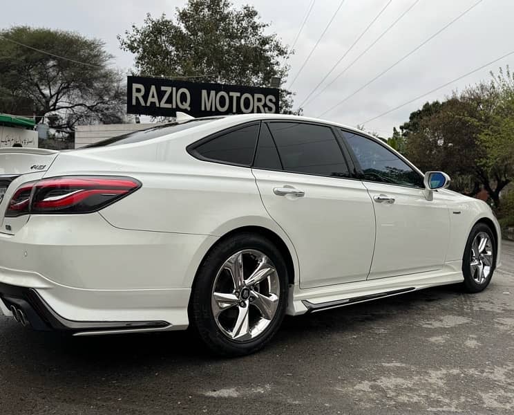 Toyota Crown 2018 6