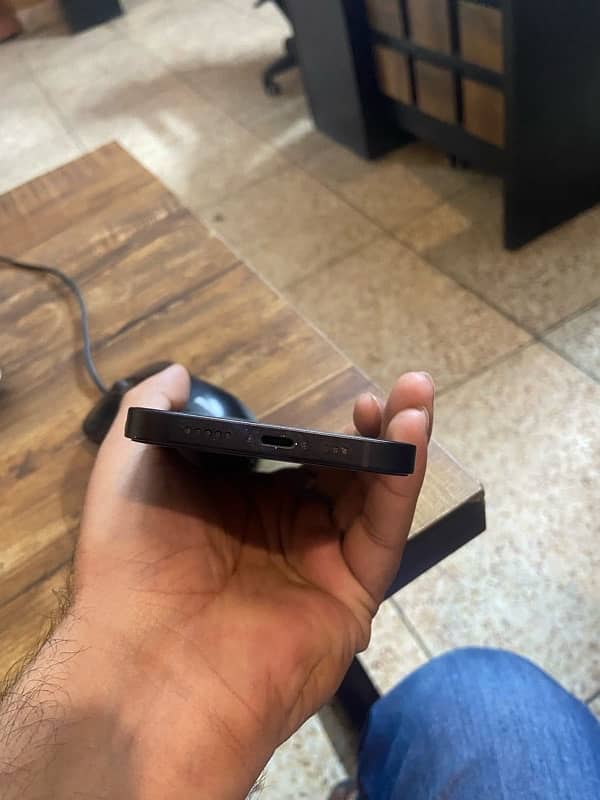 Iphone 12 64gb jv Black ( Scratchless ) 1