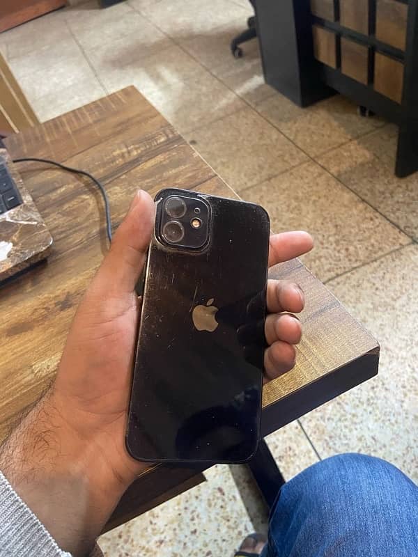 Iphone 12 64gb jv Black ( Scratchless ) 2