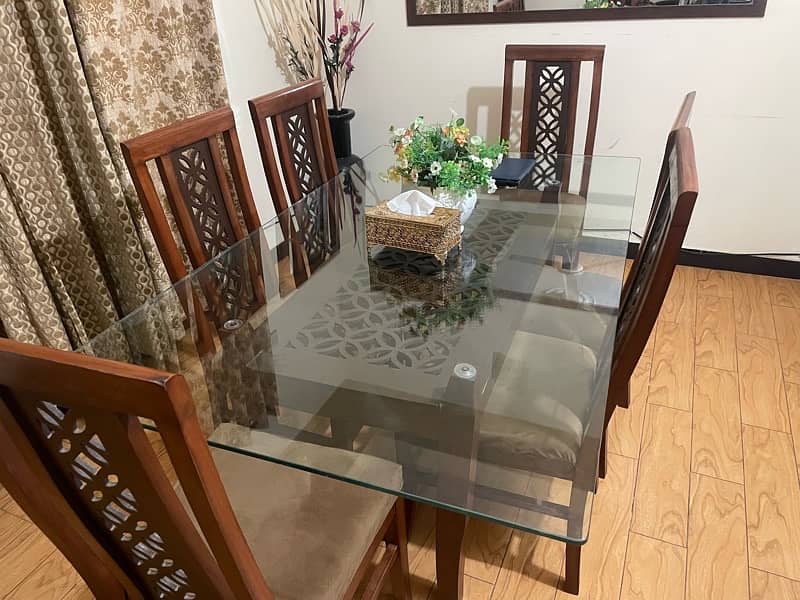 Dining with 6 chairs almost in new condition 0