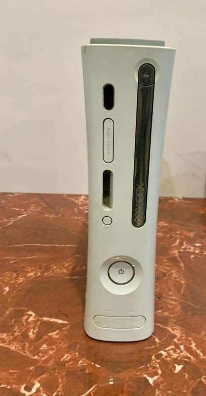 XBOX 360 with 2 controllers 2