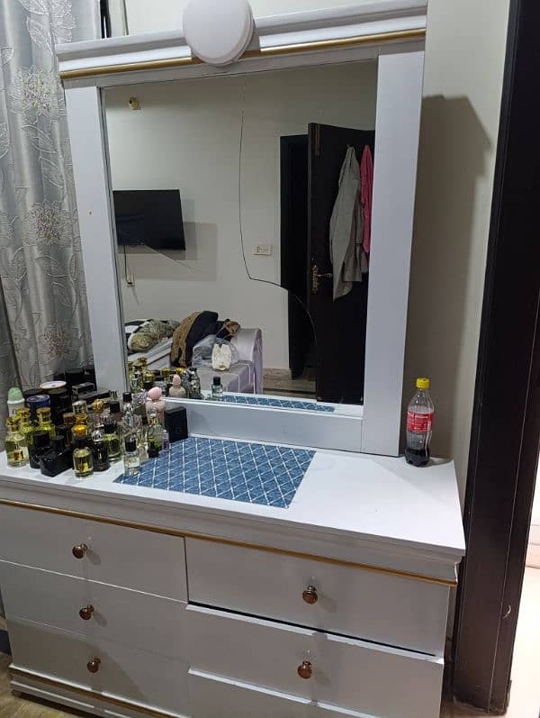 Dressing Table For Sale 0