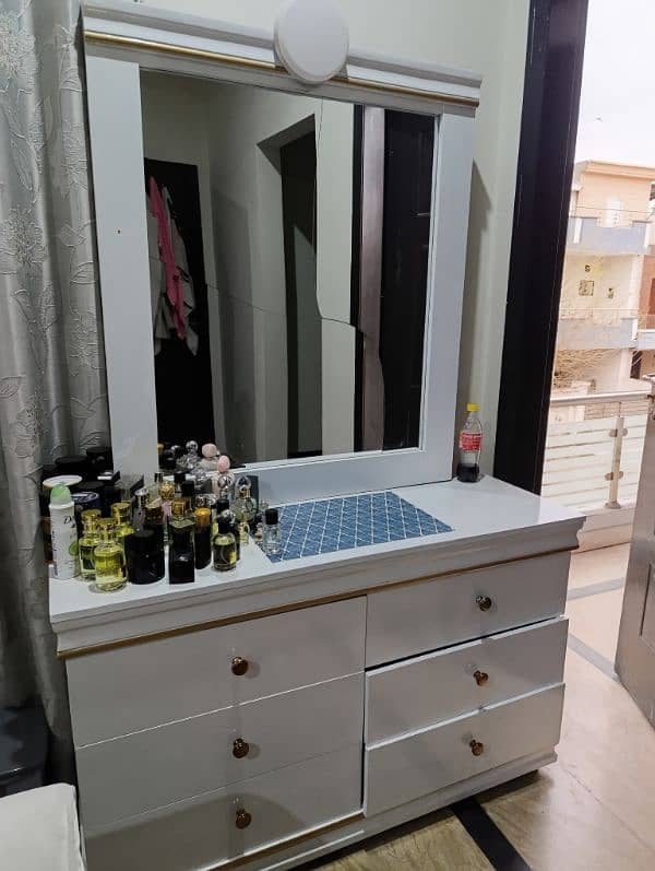 Dressing Table For Sale 1