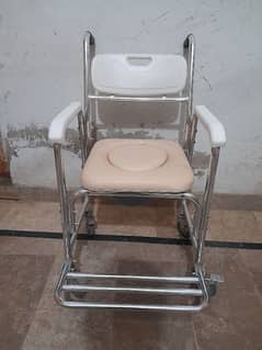 Wheel chair with pot