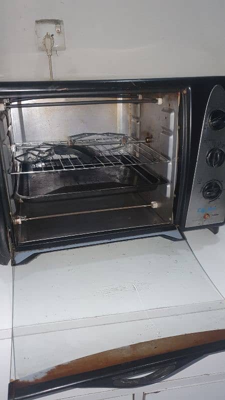 C4 Electric Oven in Perfect Condition 1