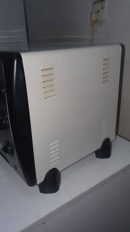 C4 Electric Oven in Perfect Condition 2