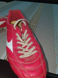 Soccer shoes