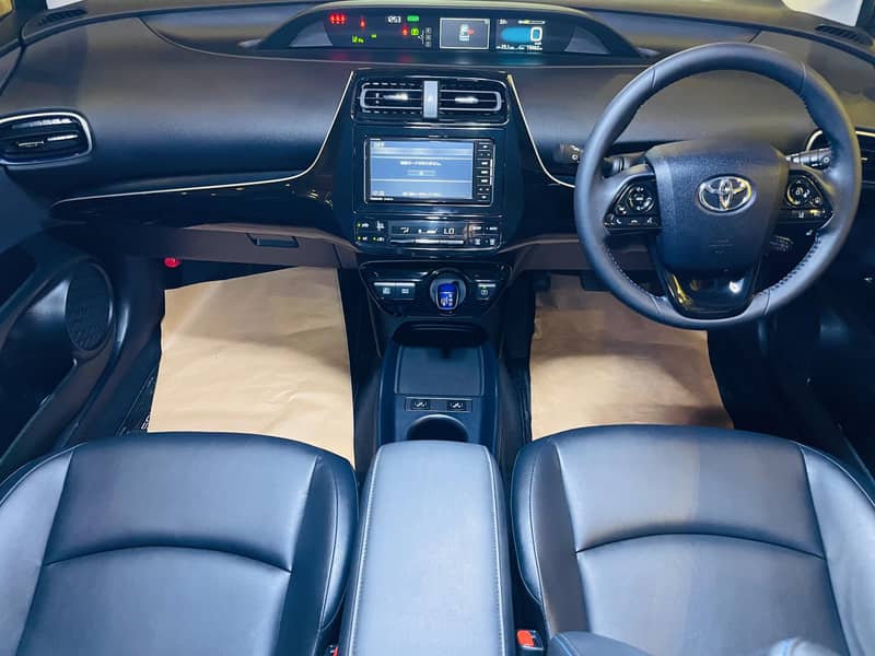 Toyota Prius 2021 S Touring Selection 8