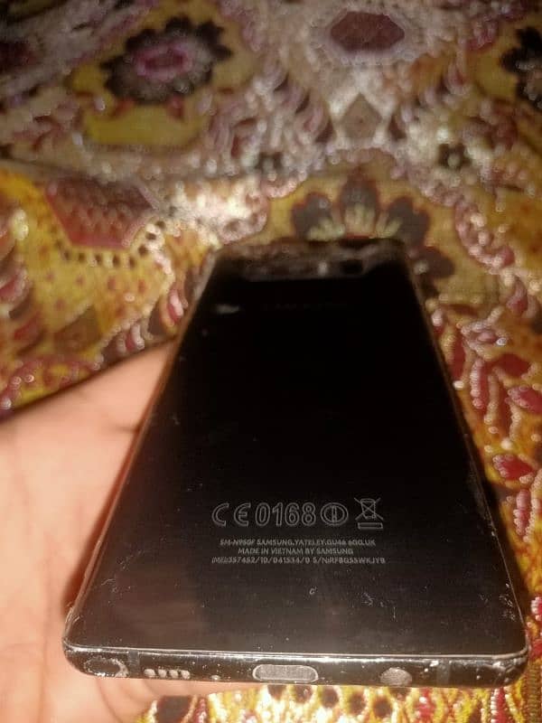 I am selling my Samsung Galaxy Note 8 lash condition 1