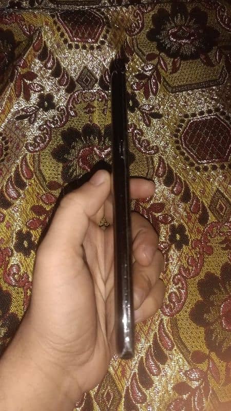 I am selling my Samsung Galaxy Note 8 lash condition 2