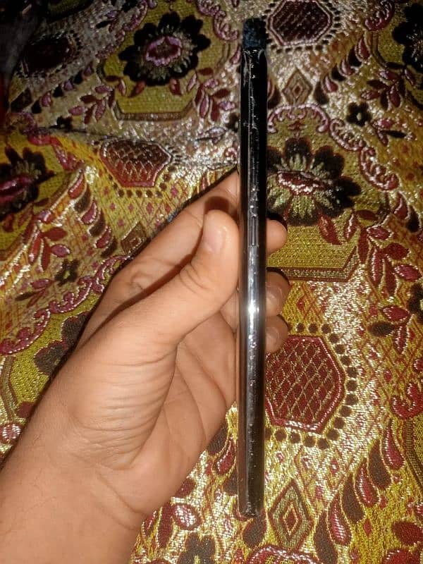 I am selling my Samsung Galaxy Note 8 lash condition 4