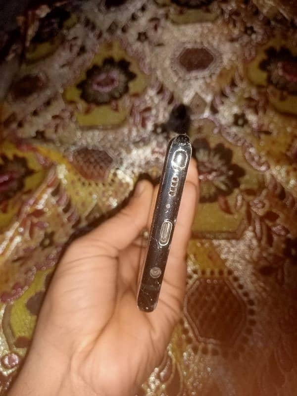 I am selling my Samsung Galaxy Note 8 lash condition 5