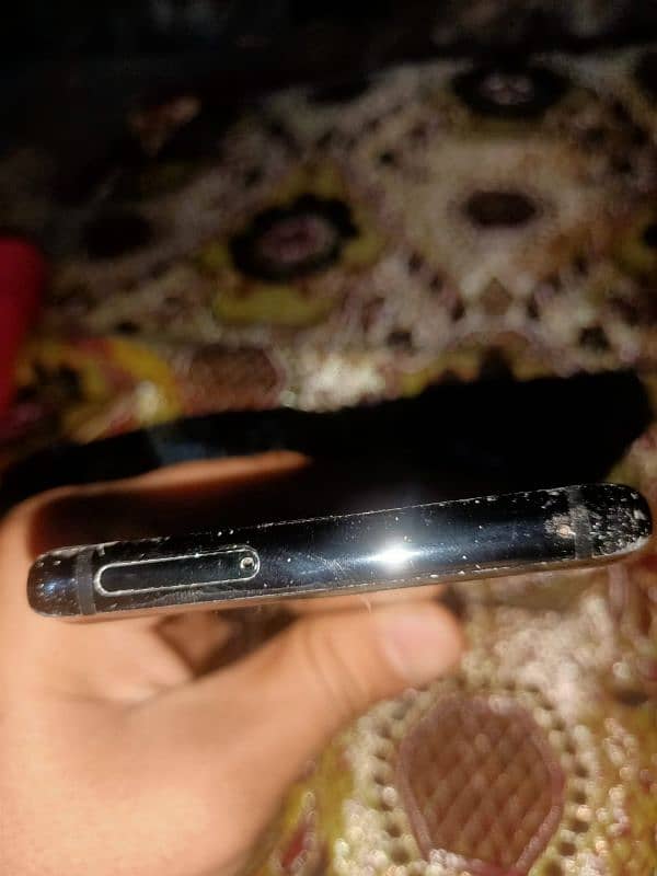 I am selling my Samsung Galaxy Note 8 lash condition 7