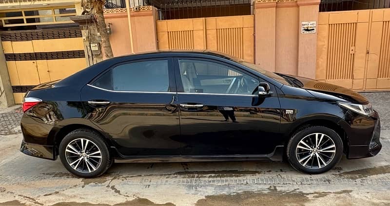 Toyota Altis Grande 2017 4