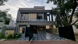 10 Marla Modern Home in Bahria Town Lahore Sector D, BB Block