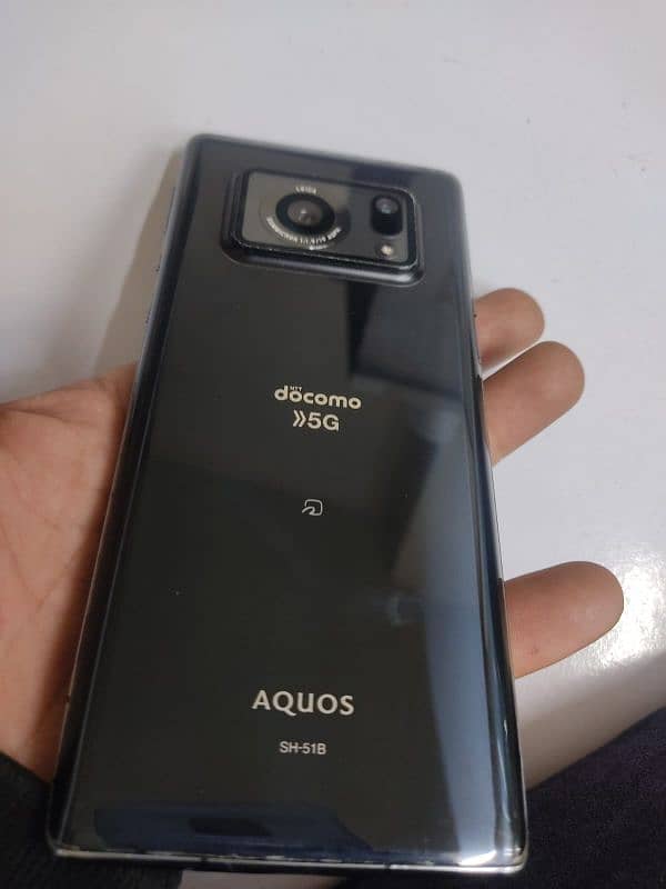 Sharp Aquos R6 0