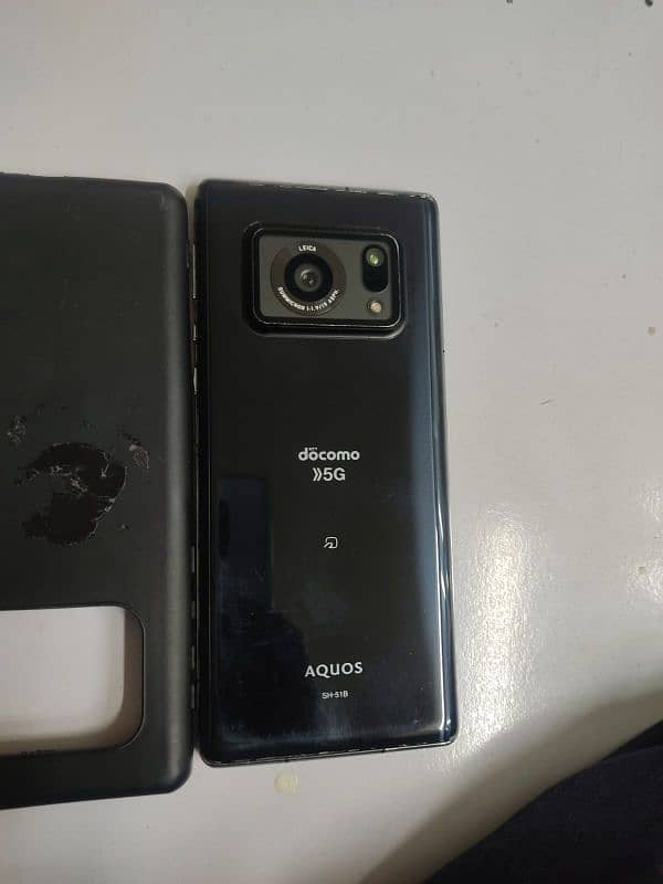 Sharp Aquos R6 3