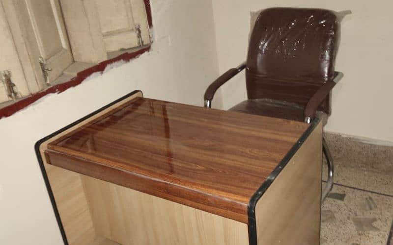 Office Table in Excellent Condition - Recently Purchased 1