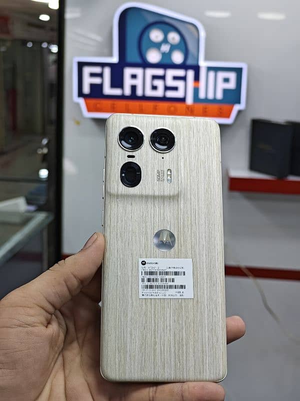 MOTOROLA_X50_ULTRA WOOD MOTOROLA #FLAGSHIPCELLFONES 2