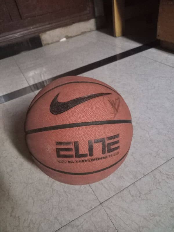 NIKE Basketball 0