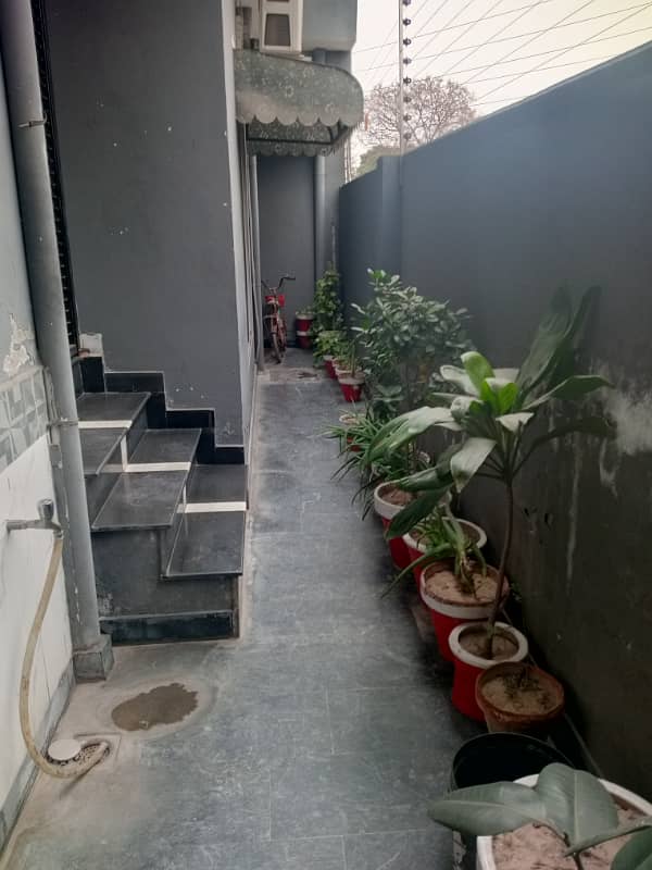 10 Marla second Floor porshan for Rent in Lahore press club canal road Lahore 2