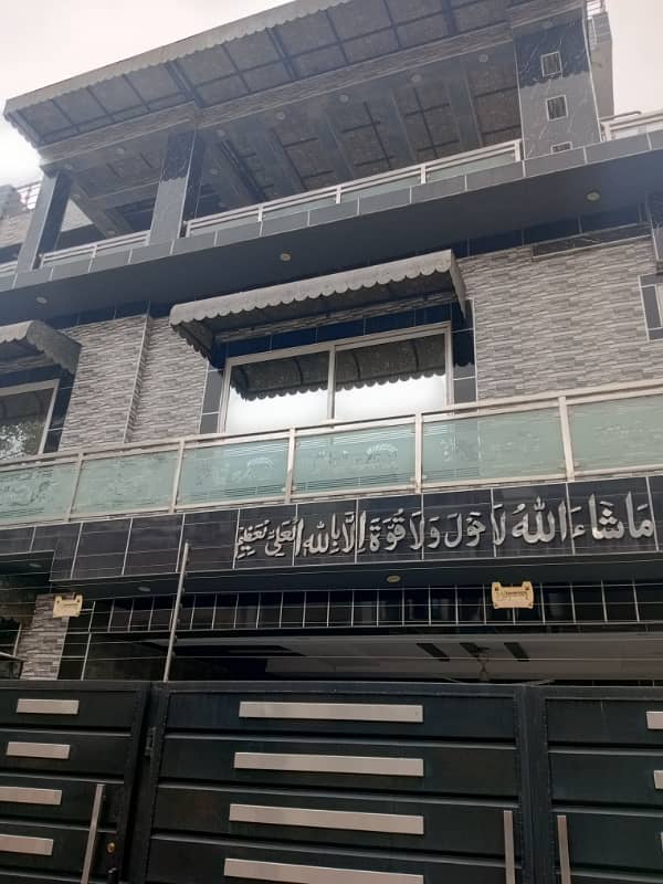 10 Marla second Floor porshan for Rent in Lahore press club canal road Lahore 1