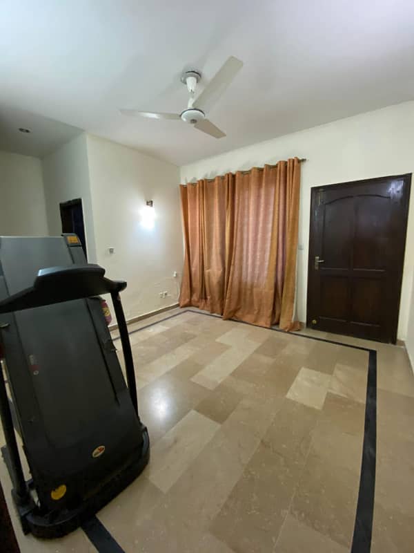 10 Marla Upper Portion For Rent In G 13 8