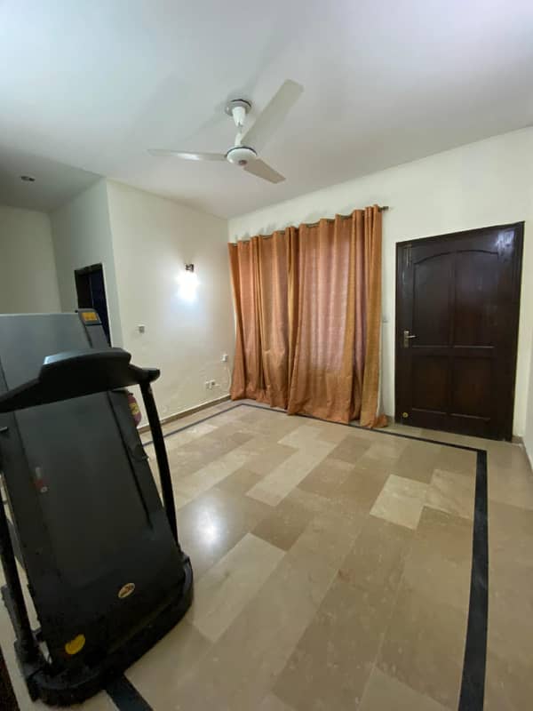 10 Marla Upper Portion For Rent In G 13 10