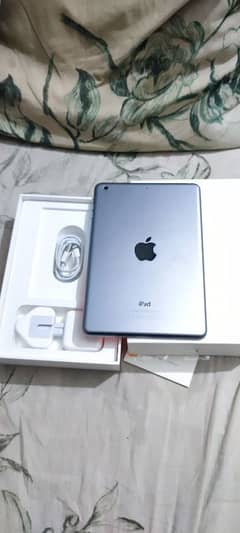 Apple iPad mini 2  32gb full box original charger 10/10 condition