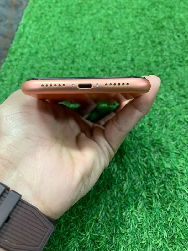 IPhone XR Factory Unlock 4