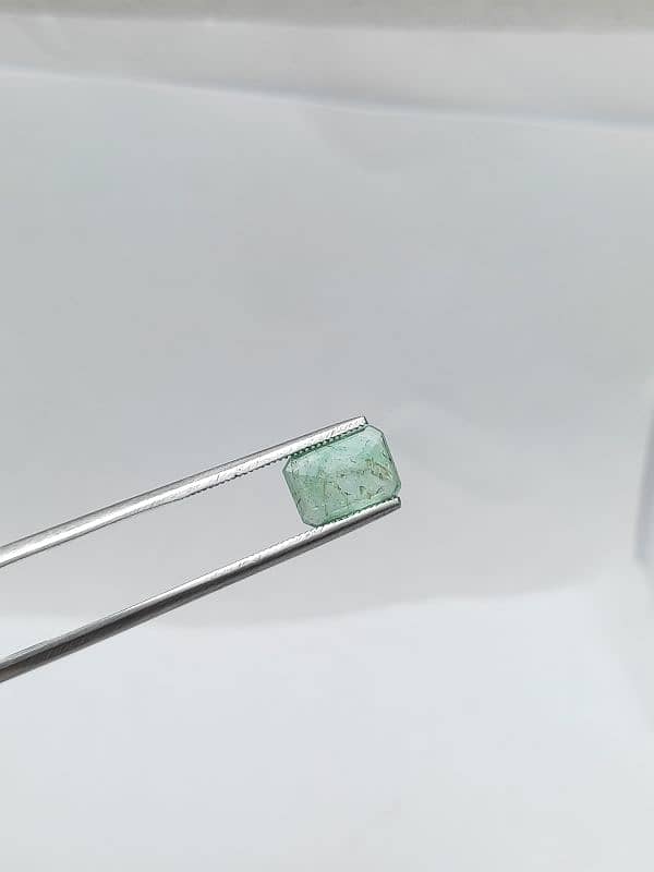 Natural Emerald Stone 3