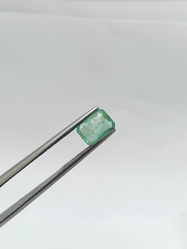 Natural Emerald Stone 4