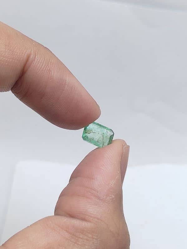 Natural Emerald Stone 7