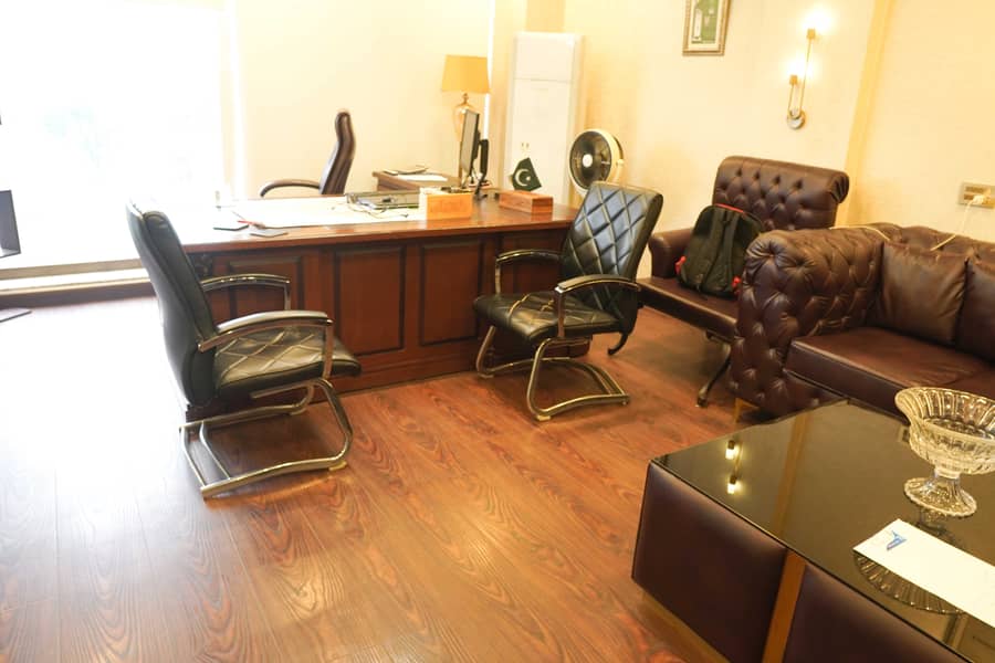 Premium Office Furniture for Sale – Tables, Chairs, Workstations 3