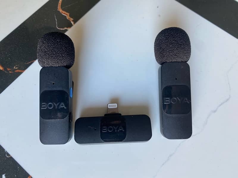 BOYA BY-V2 Wireless Microphone 1