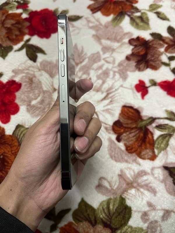 Iphone 13 pro max (PTA Approved) 4